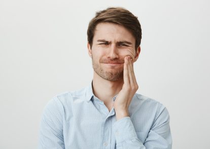 Symptoms Of a Tooth Infection Spreading To The Body